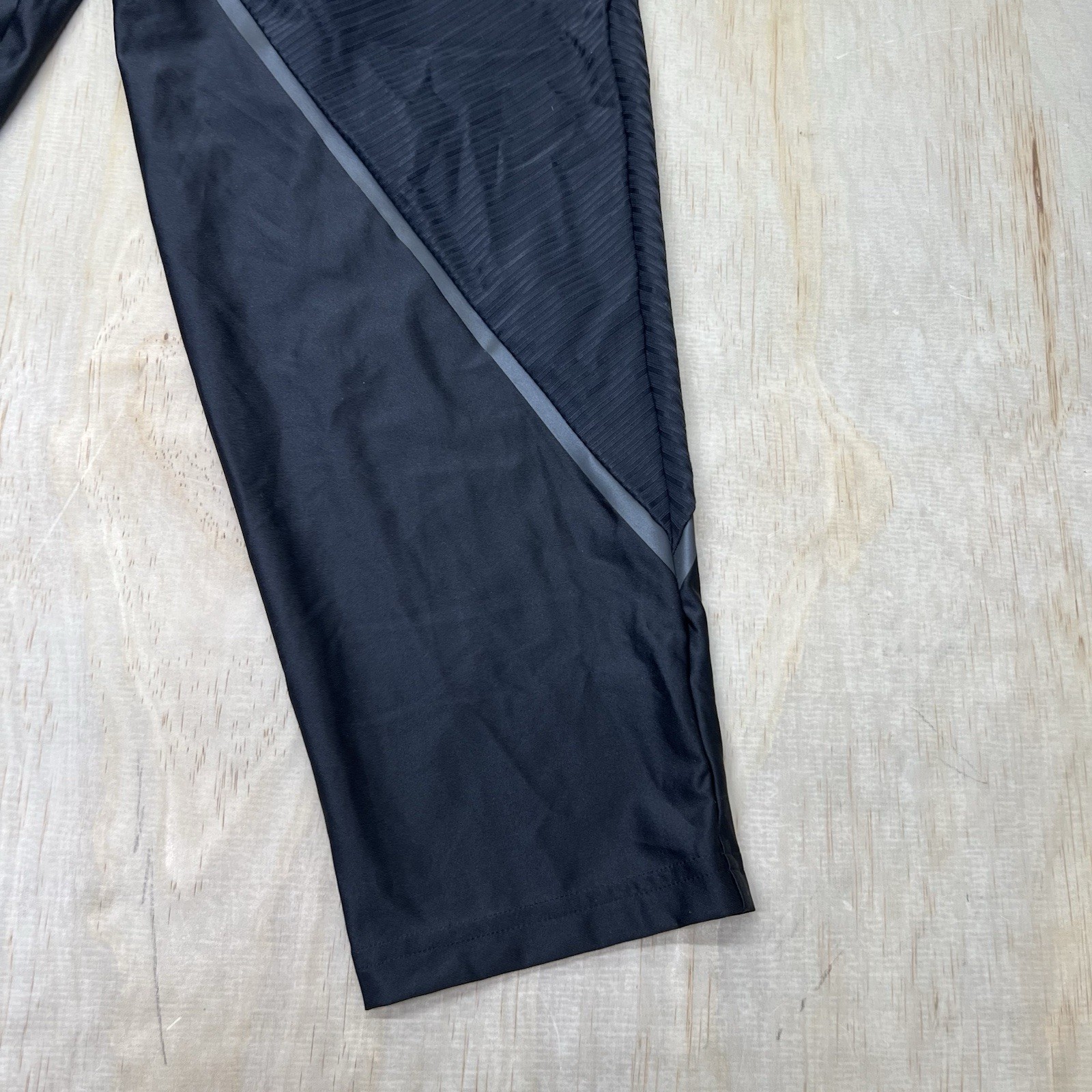 NEW Under Armour Core 3/4 Compression Pants 2XL Black Mens 1332079-001 thumbnail 2