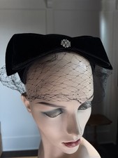1950s VTG BLACK VELVET BOW FRONT COCKTAIL HAT w VEIL - RHINESTONE ACCENT