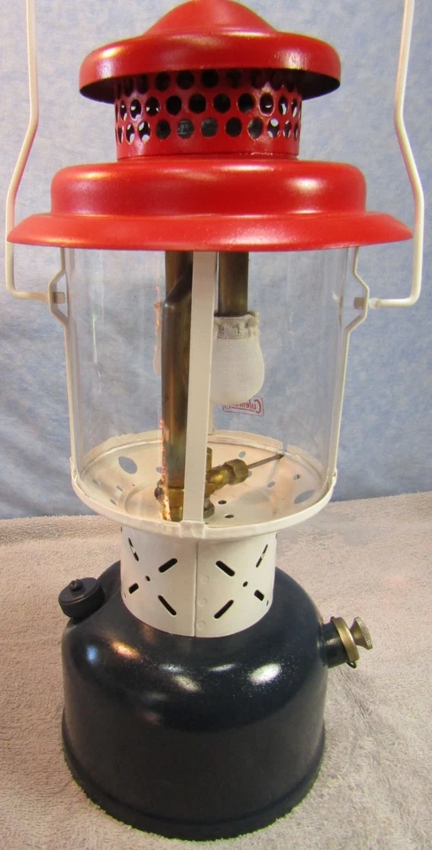 COLEMAN CUSTOM MODEL 220E LANTERN CELERBRATING USA SEMIQUINCENTENNIAL 1776 -2026 - Image 3 of 4
