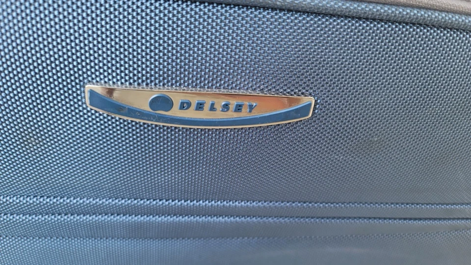 DELSEY COLOR VERDE AZULADO 2 ruedas trolley ropa traje-ropa equipaje 26”W/24”H/15”D Foto 3 de 4