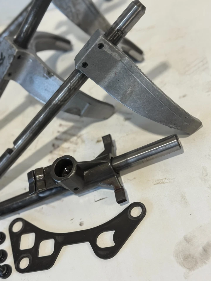 FORD ZF S5-42 MANUAL TRANSMISSION DIESEL 4X4 SHIFT RAILS & FORKS WITH BRACE OEM - Image 4 of 4