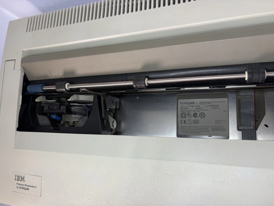 IBM LEXMARK PERSONAL WHEELWRITER 2 ELECTRONIC TYPEWRITER - Image 3 of 4