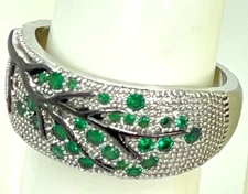 Ring Silver Tone Band w/ Green Crystals on  Tree of Life Design Size 8