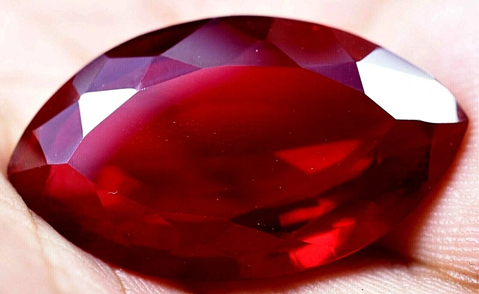 Enorme rubí rojo sangre natural 52,90 quilates Mozambique certificado GGL AAA+ gema tratada Foto 3 de 4