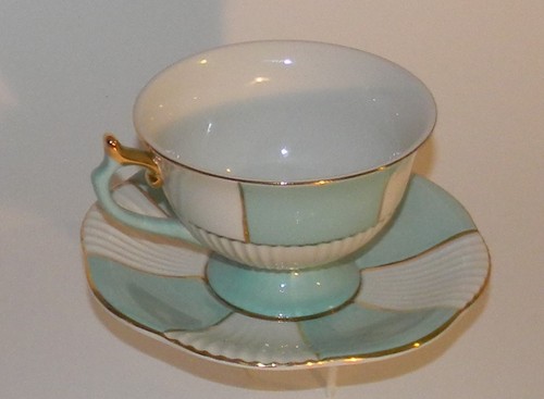 ANTHROPOLOGIE Footed Tea Cup & Saucer Set Ribbed Lines, Scalloped Green / Ivory - Picture 6 of 6