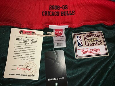 Mitchell & Ness Chicago Bulls 2009 GREEN WEEK SILK AUTHENTIC Shorts