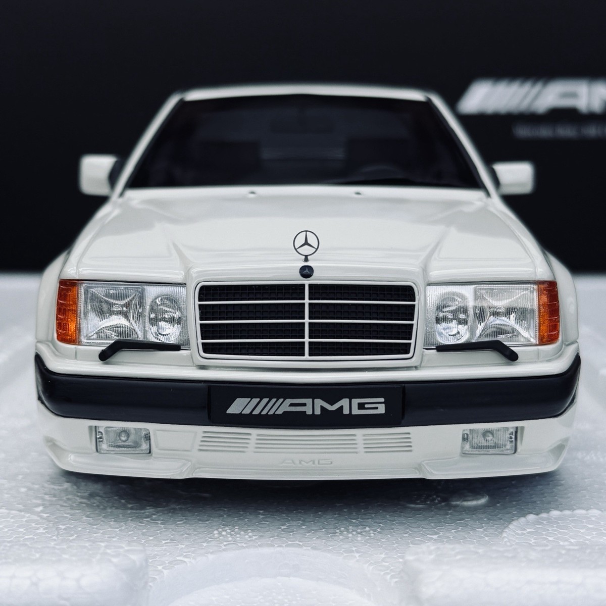 OTTO MOBILE 1/18 MERCEDES BENZ E-CLASS 300 CE AMG 6.0L COUPE