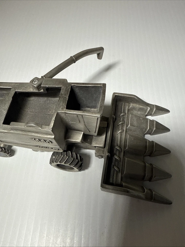 Pewter Case International Combine MODEL 1680 AXIAL-FLOW 1/43 Scale READ - Image 2 of 4