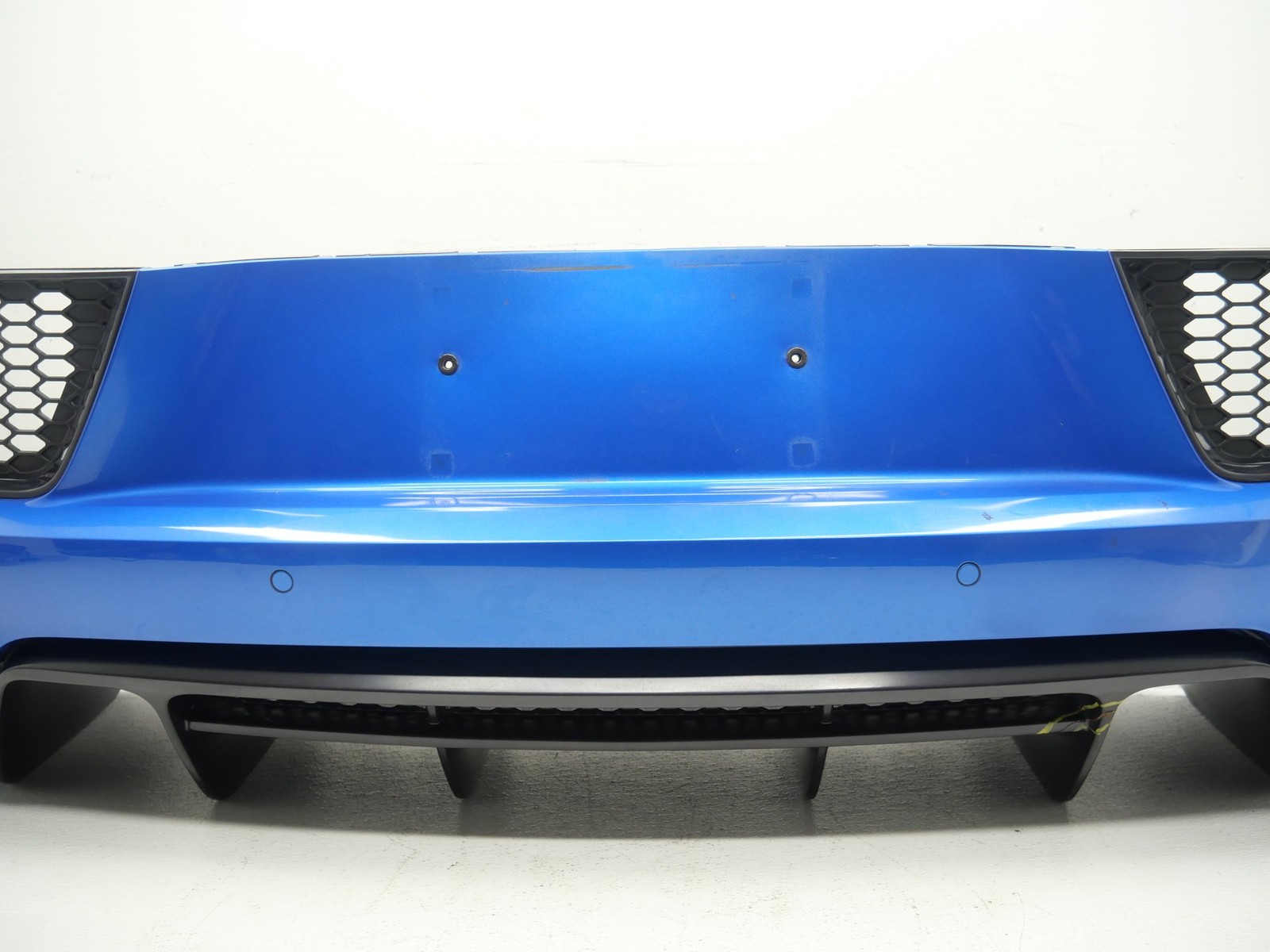 Audi R8 Plus Spyder 2017-2018 Rear Bumper grille P/N 4S0807521A