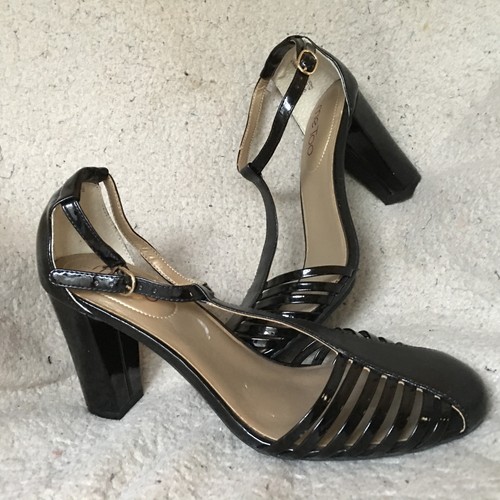 Me Too Women's Sz 9.5M LIVY Black Vegan Leather Ankle Strap Buckle