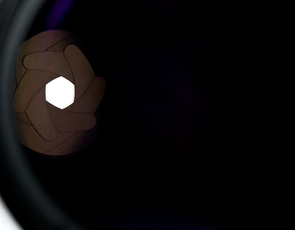 Vintage electric MC PENTACON 4/200mm M42 mount nice telephoto portrait lens - Image 3 of 4