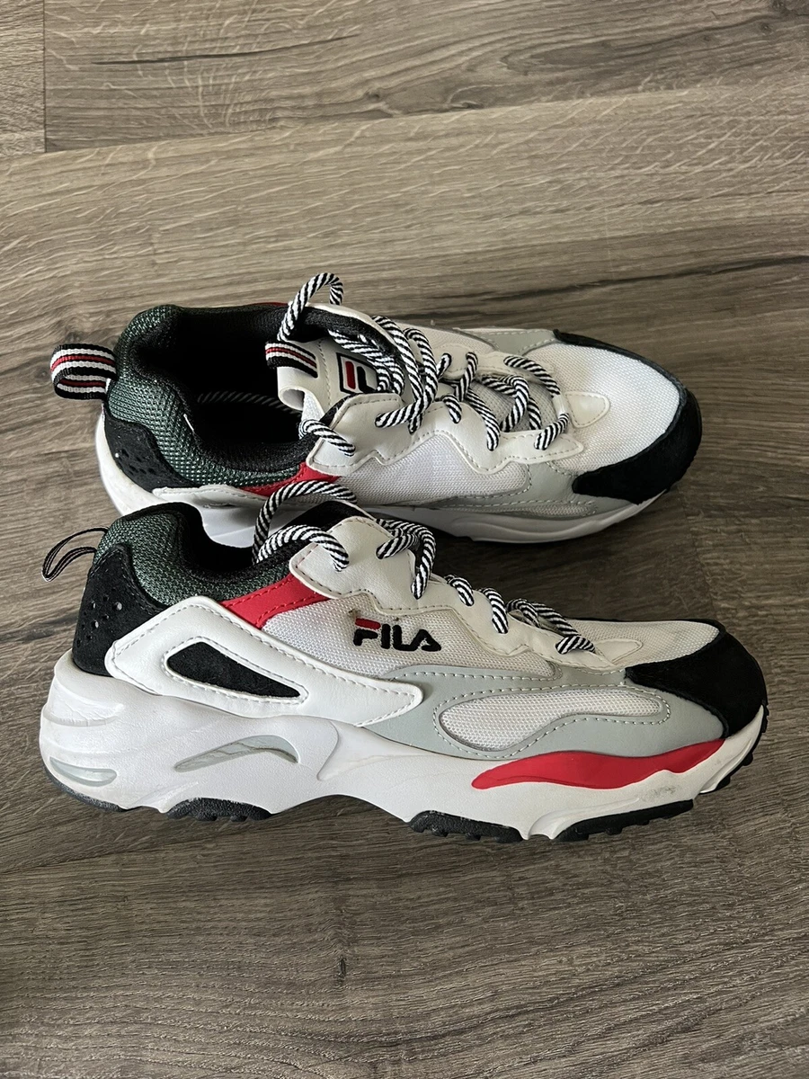 White fila top ray tracer