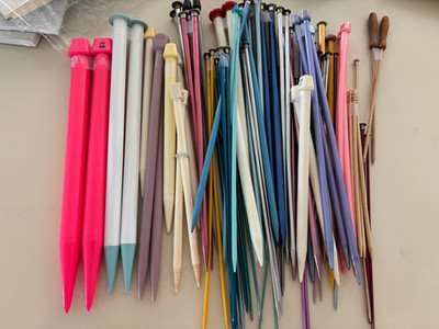 Blast of 30+ Knitting Needles, Varying Sizes ranging from 1-50