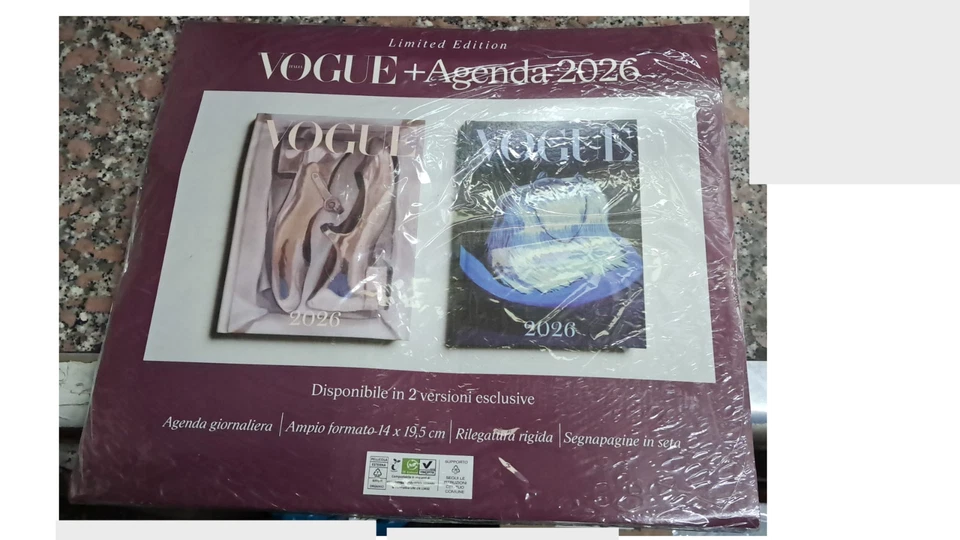 VOGUE Italia - Dicembre 2025 + Agenda 2026 colore blu - Immagine 2 di 2