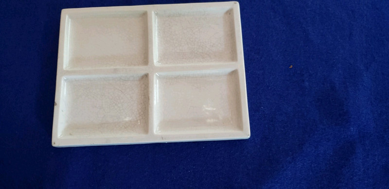 PORCELAIN FOUR WELL WATERCOLOR MIXING TRAY