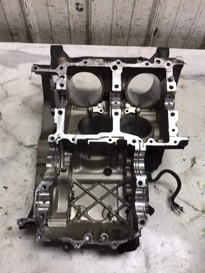 Bloque inferior de la caja de la manivela del motor superior superior 12 Honda VFR 1200 F VFR1200 Foto 2 de 4