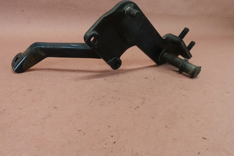 Suporte de montagem de pedal de freio dianteiro direito Yamaha Road Star XV1700 2002-2009 - Imagem 4 de 4