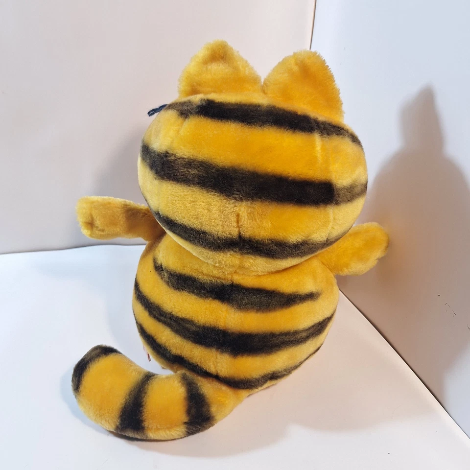 United Features 1978, 1981 Garfield The Cat 16" Plush Stuffed Animal  - Image 3 of 4