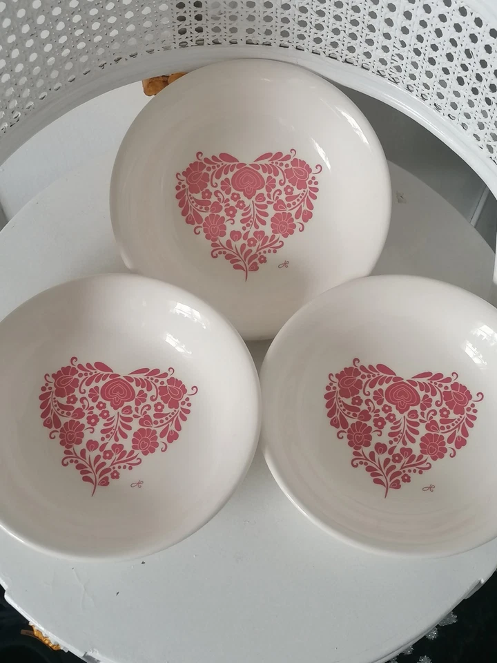13 Portmeirion Jan Constantine Red Hearts Pottery Items Bowls and Plates. VGC - Image 2 of 4