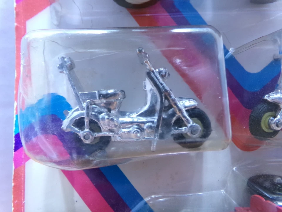 Camión y remolque Tootsietoy 1974 enganche de metal fundido a presión con bicicletas Foto 3 de 4