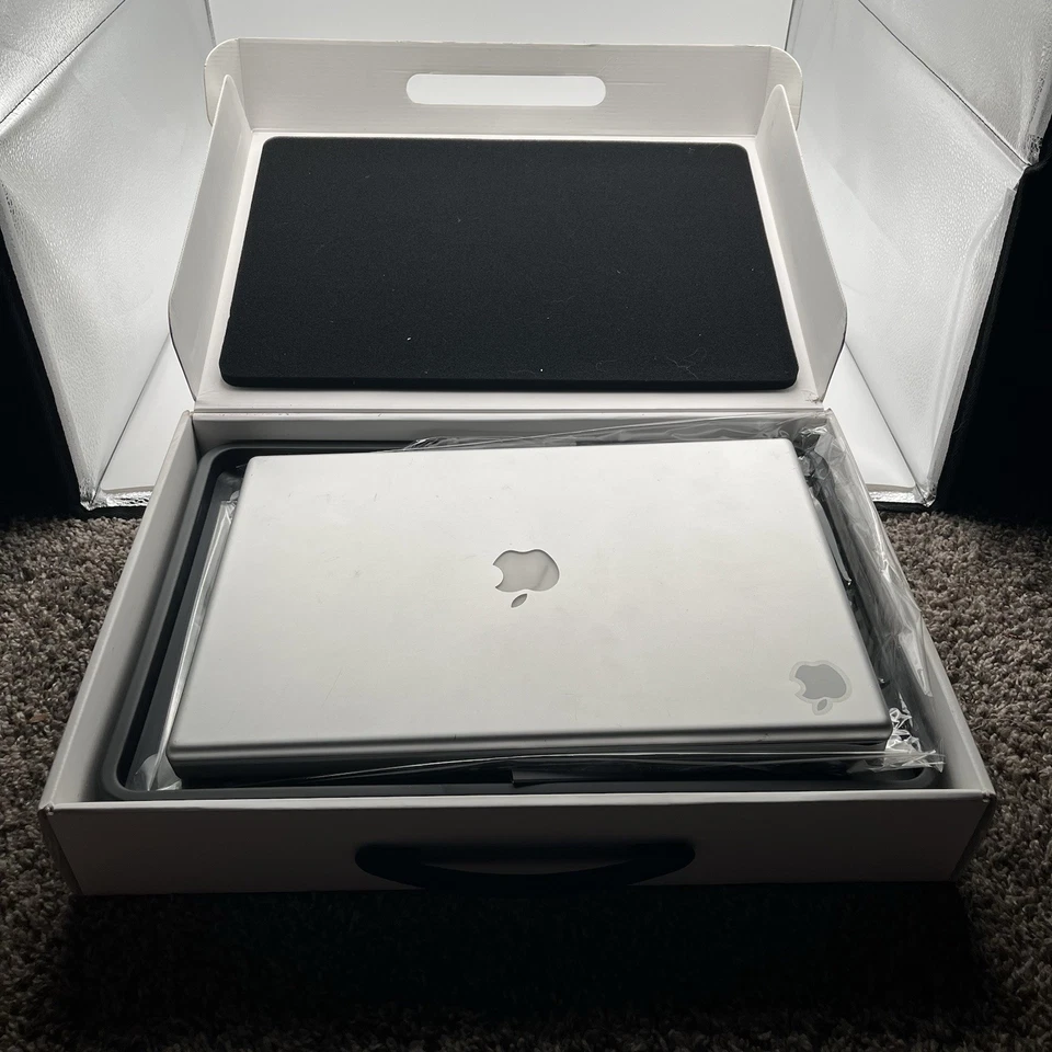 Apple Macbook Pro 17 inch model A1297 2010 with Original box  Tested Works - Image 4 of 4