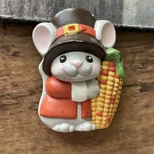 Vintage Hallmark Thanksgiving Pin Pilgrim Mouse Molded Plastic Novelty Brooch