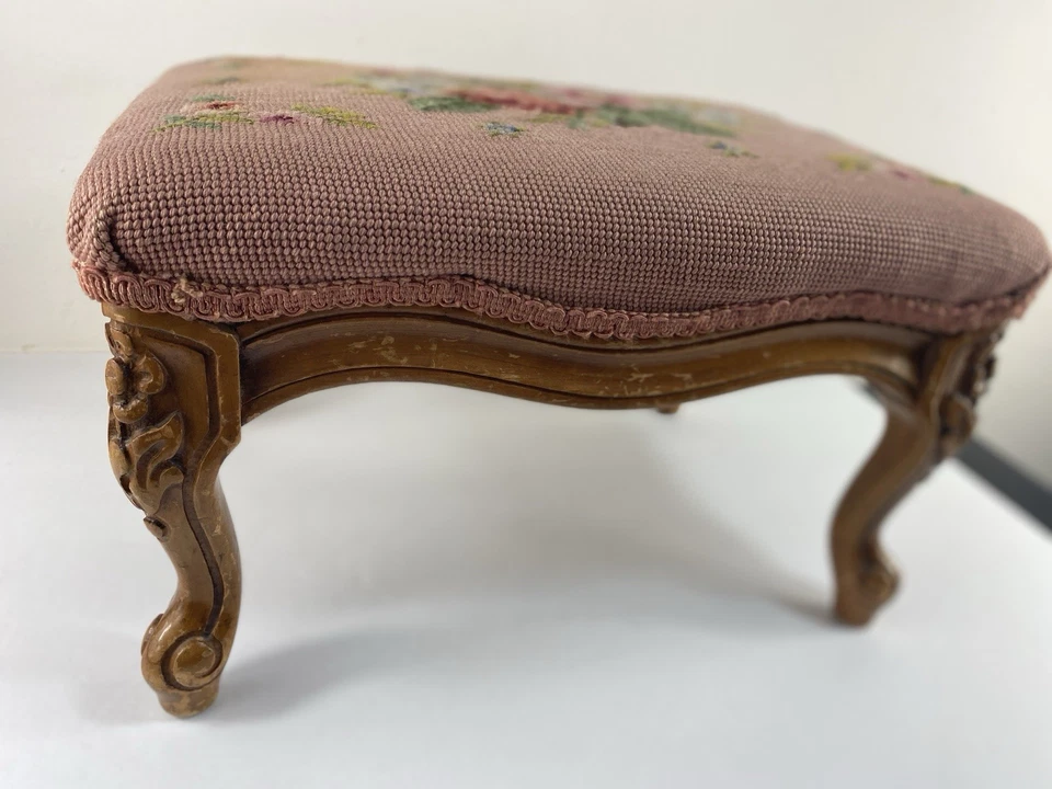 Taburete otomano de pie con punta de aguja floral rosa de colección carpintería ornamentada 11" x 15" Foto 2 de 4