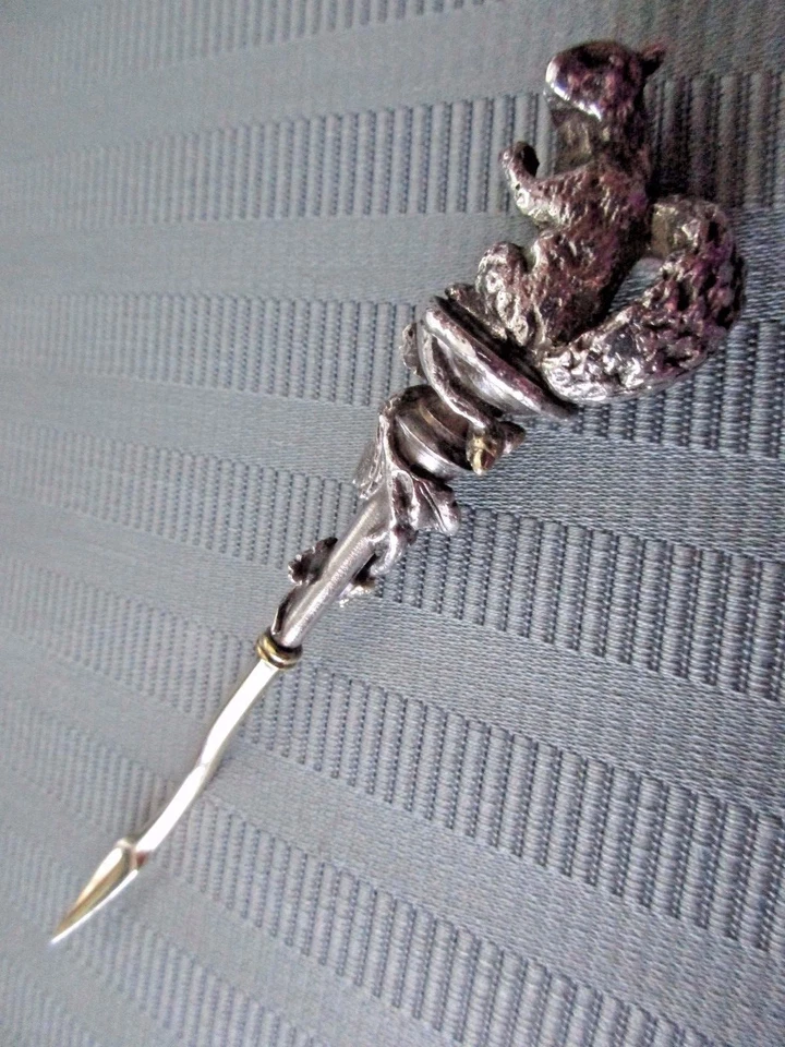 TIFFANY ARDILLA Nuez ELIGE PLATA ESTERLINA Estética 3D Figura Bellota Foto 4 de 4