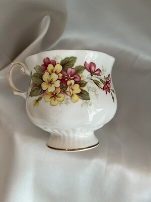 ''Flowers'' Queen's China Co.Ltd. teacup fine bone china new with saucer