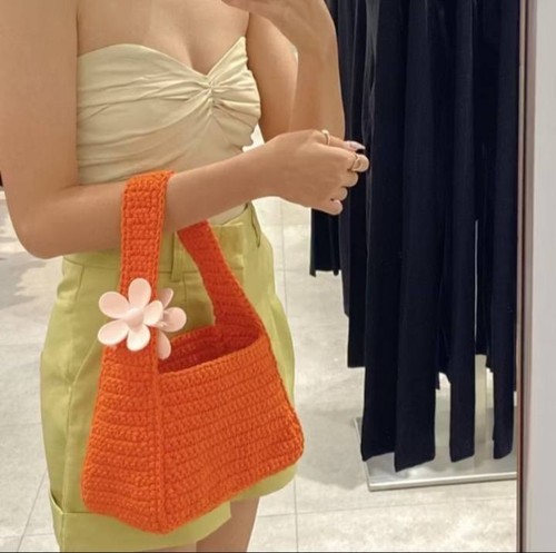 Women small yarn knitted handbag tight knitted shape handmade beach bag cute - Picture 12 of 16