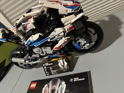 LEGO TECHNIC: BMW M 1000 RR (42130)