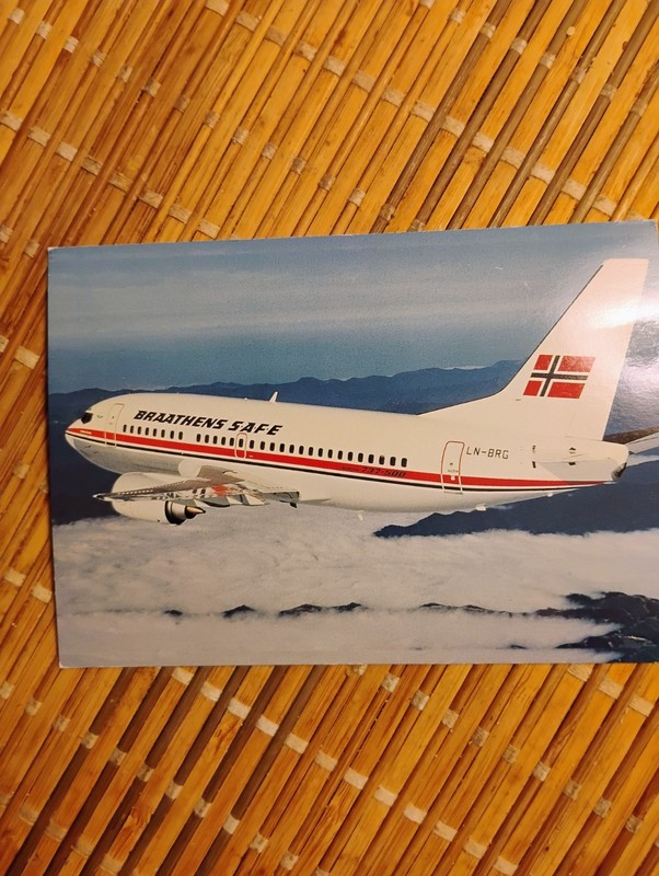 Airline Issue BRAATHENS SAFE Boeing 737-500 Aviation Airline Postcard