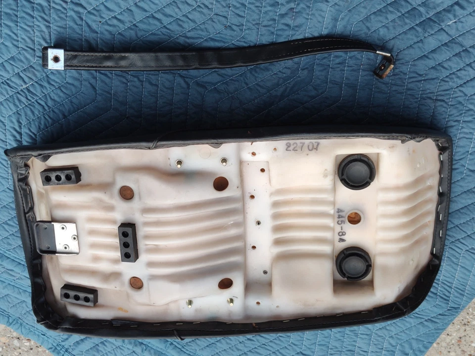 Honda CB750F 1981 1982 1983 CB900F CB1100F DOHC asiento superdeportivo fabricante de equipos originales usado Foto 4 de 4