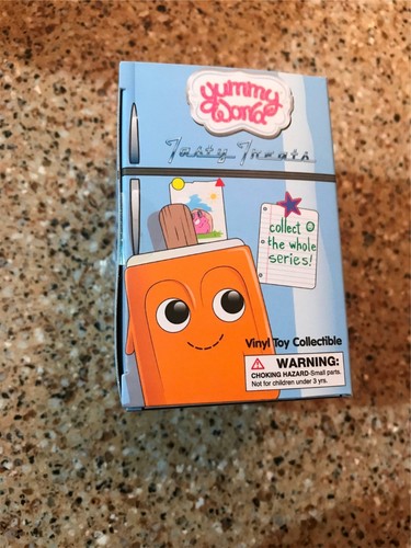 2017 Kidrobot Yummy World TASTY TREATS Vinyl Mini Toy Figure PINK CUPCAKE 3/24 - Picture 3 of 6