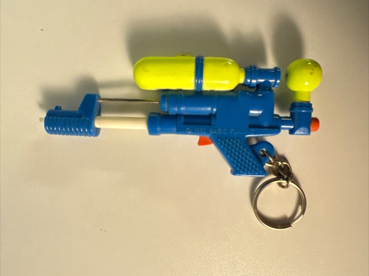 1992 Mini SUPER SOAKER 100 Squirt Gun Keychain Retro Keying