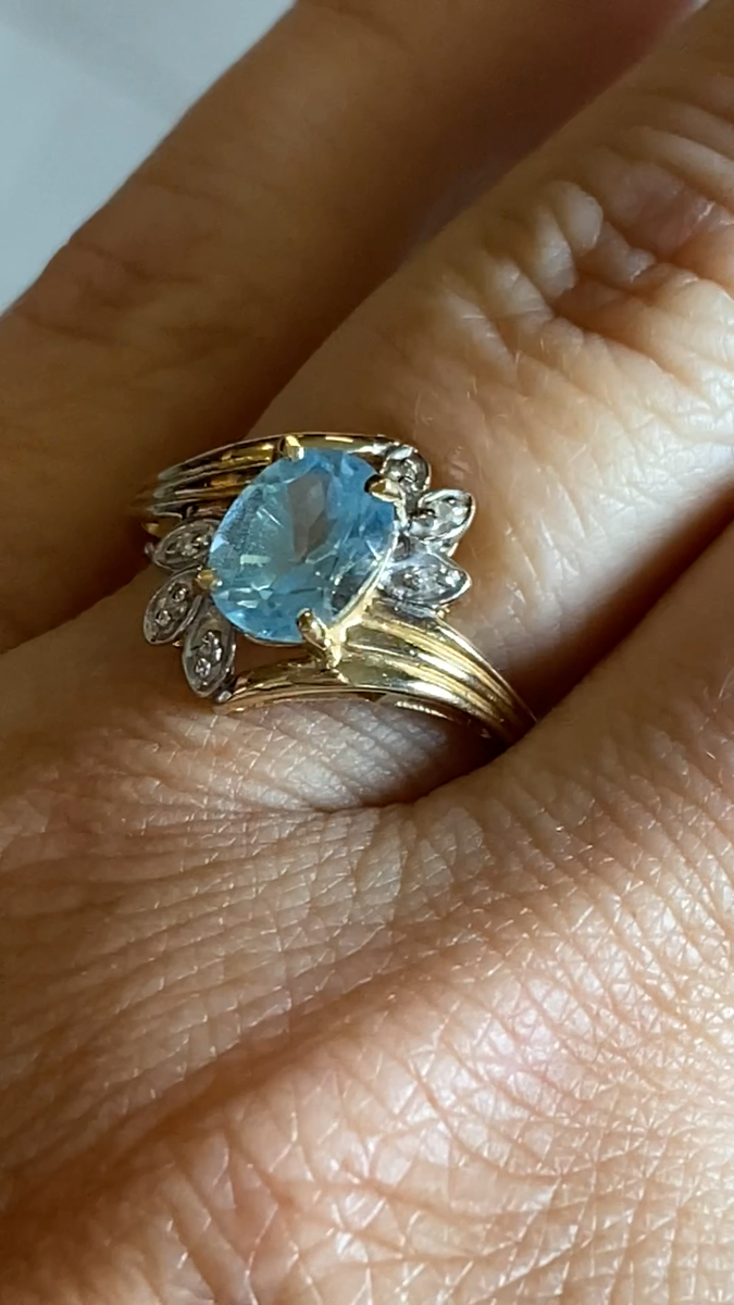 Stunning 10k Yellow Gold Oval Aquamarine and Diamond Ring Size
