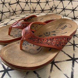 earth ladies sandals