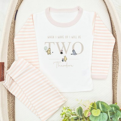 Personalisierter Schlafanzug beige Pooh Bear zweiter Geburtstag