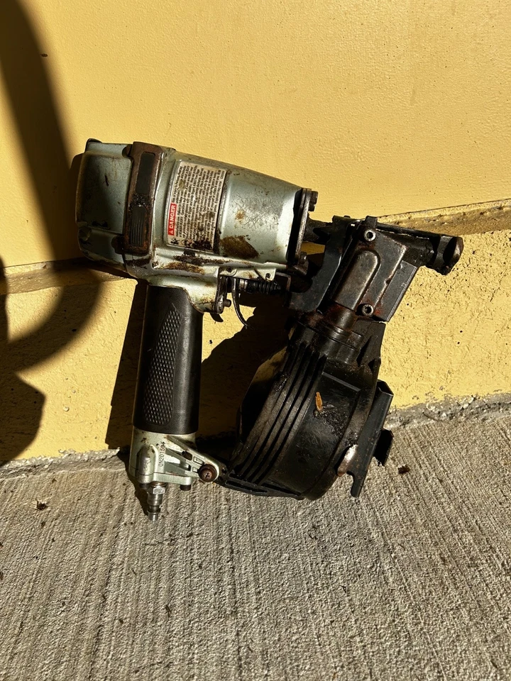 Hitachi Metabo HPT NV45AB2 1-3/4 Inch Coil Roofing Nailer - Working - Image 2 of 4