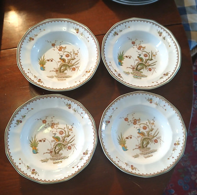Set of 4 Wedgwood 7.75''   rimmed soup bowls, Old Chelsea peacock, flowers