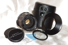 SUPERBE obj TAKUMAR 35mm f2 M42 en set: bouchons-étui cuir + filtre-pare-soleil