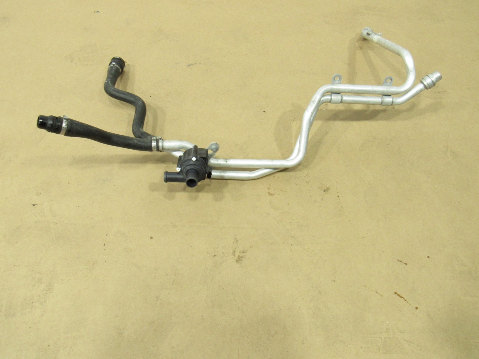 18-21 Aston Martin Vantage 2019 Front Coolant Pipe Line Hose Tube w/Pump :O