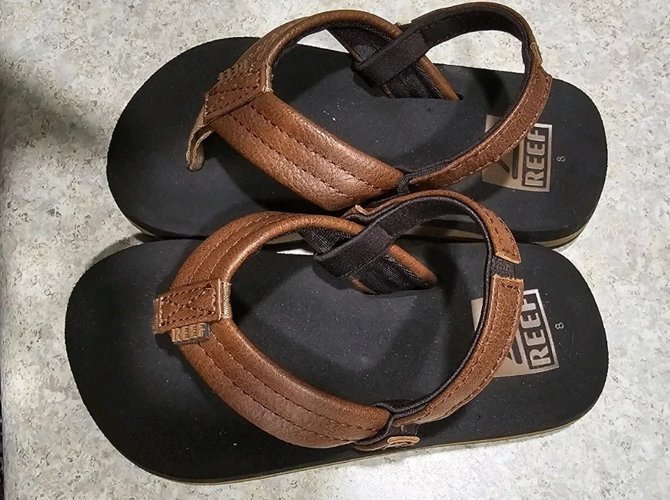 Chancla de cuero marrón sandalia Reef para niños pequeños talla 8  Foto 2 de 4