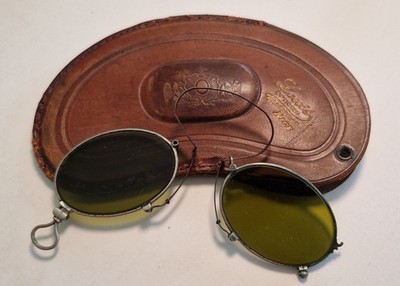 Pince-nez Glasses Brille NASENSTRINGE gelbe Gläser Vintage Etui Leder 