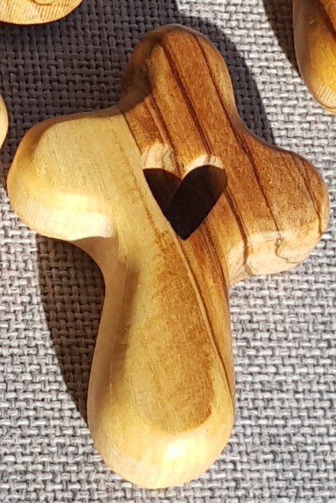 Kreuz mit Herz Handschmeichler, Olivenholz, Bethlehem, Kommunion Konfirmation