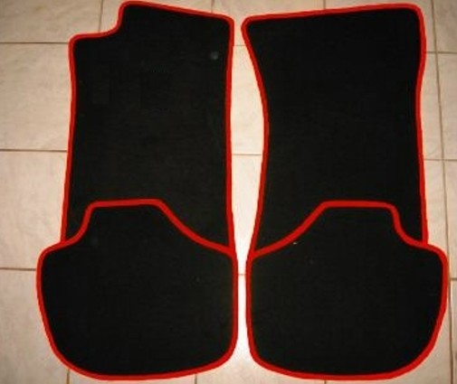 Tapis de sol Ford Capri 1 en velours noir et rouge sur mesure pour habitacle