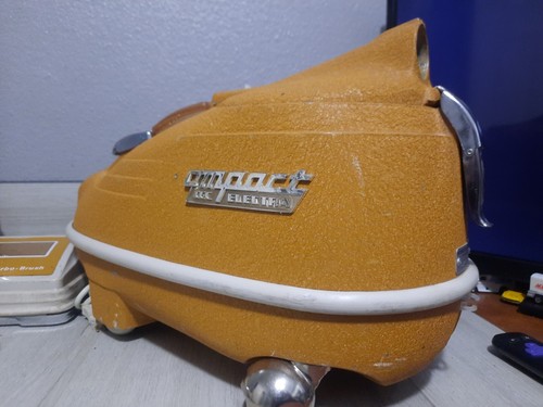 Vintage Compact Electra C-9 Vacuum With Accessories And Carpet Cleaner  - Picture 5 of 15