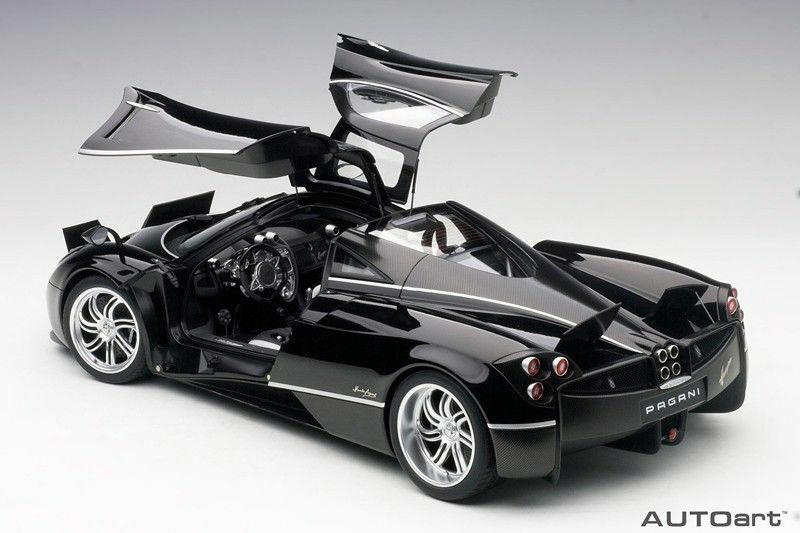 AUTOART 2011 PAGANI HUAYRA GLOSS BLACK / SILVER STRIPES 1:12*LARGE