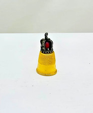 ancien dé à coudre collection métal doré avec couronne perle rouge 4 x 2 cm env