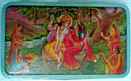 CAJA DE ESTAÑO IMPRESA DE COLECCIÓN INDIA - SEÑOR KRISHNA RADHA EN COLUMPIO CON GOPIS - Imagen 2 de 7